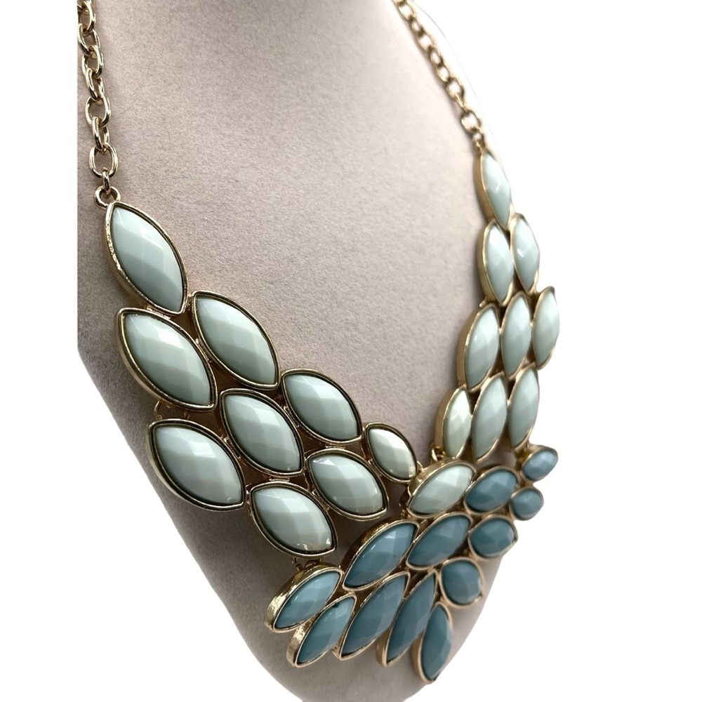 ❤️ Icing Sky Blue Geo Mod Bib Statement Necklace - Picture 3 of 5
